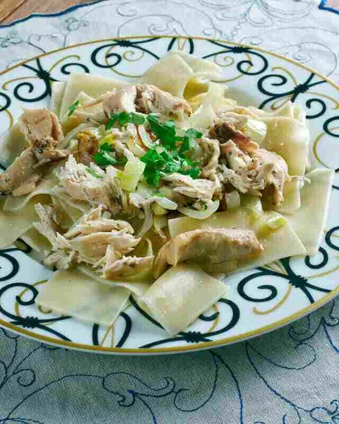Beschbarmak: Fleisch auf hausgemachten Teigplatten